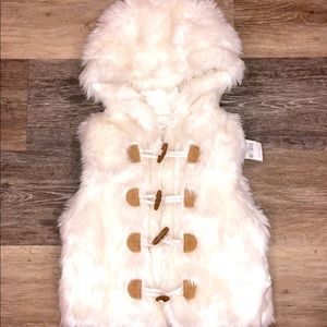 NWT Gymboree Girls Ivory Faux Fur  Vest Sz 5/6